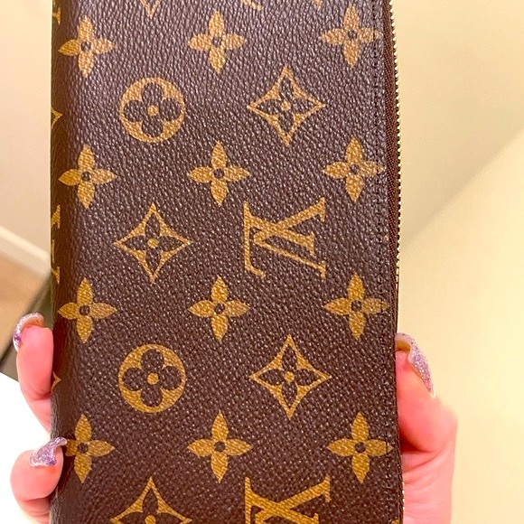 BRAND NEW MONOGRAM ZIPPY WALLET- FUCHSIA INTERIOR! - Picture 3 of 16